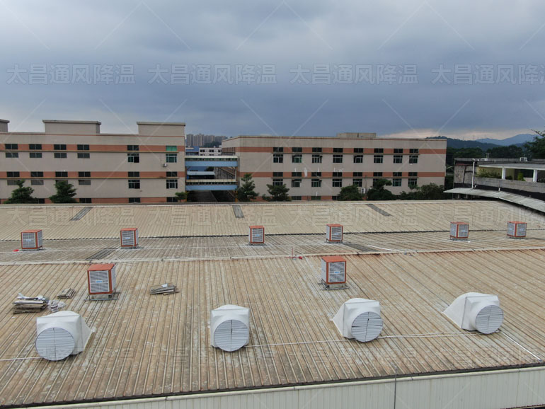 夏季炎熱，大型廠房通風(fēng)降溫設(shè)備怎么選擇呢？